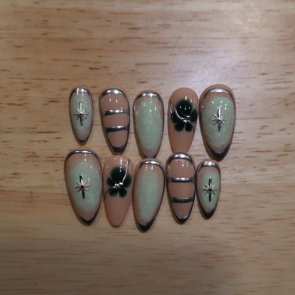 Elegant Green and Silver Chrome Press-On Nails